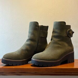 EUC Blondo Dakota Olive Suede Booties